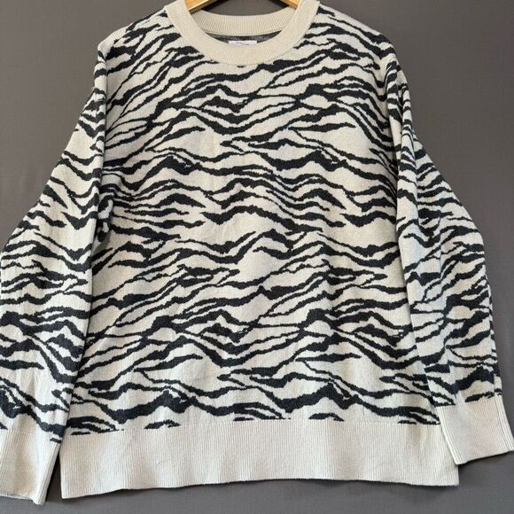Daily Ritual Women’s Zebra Striped Sweater Size Large Acrylic Blend Round Neck - Picture 3 of 9